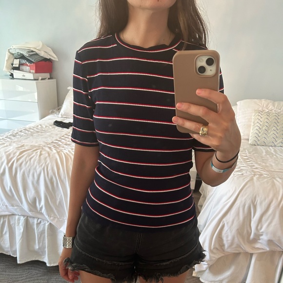 Striped top with back tie - Picture 4 of 6